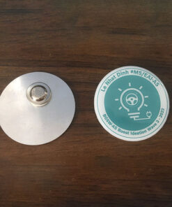 Huy hiệu mica cài áo bằng nam châm