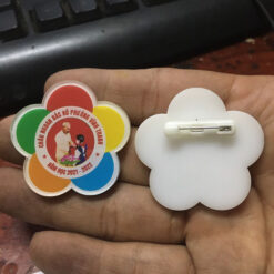 Huy hiệu cài áo bằng mica theo yêu cầu - giá rẻ