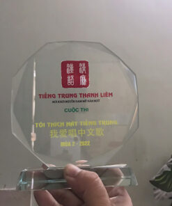 Kỷ niệm chương câu lạc bộ tiếng anh