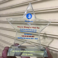 Kỷ niệm chương tặng cán bộ tiêu biểu