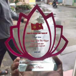 Kỷ niệm chương tặng chủ nhiệm