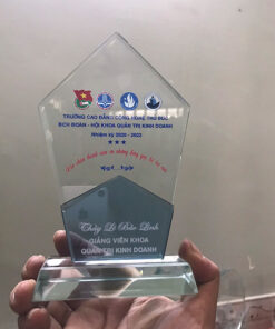 Kỷ niệm chương tặng thầy cô