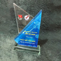 Kỷ niệm chương thủy tinh giá rẻ