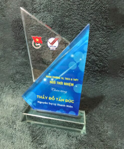 Kỷ niệm chương thủy tinh giá rẻ