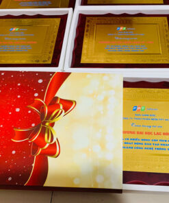 Làm bằng khen gỗ đồng- quà tặng doanh nghiệp