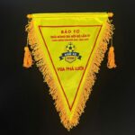 Cờ lưu niệm tam giác giao lưu bóng đá