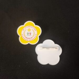 Huy hiệu nhựa ghim cài