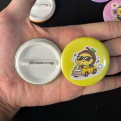 Làm huy hiệu nhựa giá rẻ - lấy liền