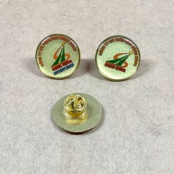 Huy hiệu kim loại hình tròn in tên công ty