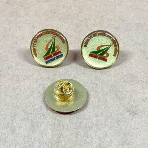 Huy hiệu kim loại hình tròn in tên công ty