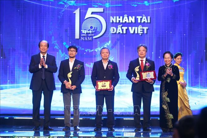 Lễ trao giải nhân tài Đất Việt