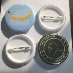 Logo nhựa tròn cài áo