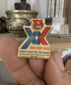 Huy hiệu kim loại cắt viền theo yêu cầu