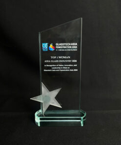 Cúp vinh danh đội nhóm xuất sắc năm 2025