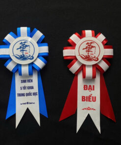 Hoa cài áo đại biểu sự kiện trang trọng