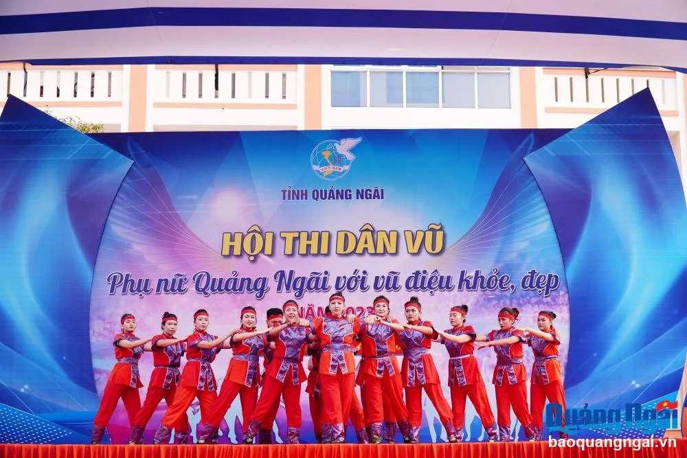 Hội thi dân vũ tạo tinh thần phấn khởi