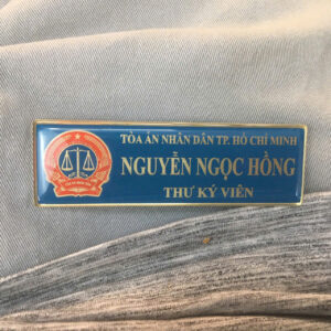 Huy hiệu kim loại nhân viên phủ keo