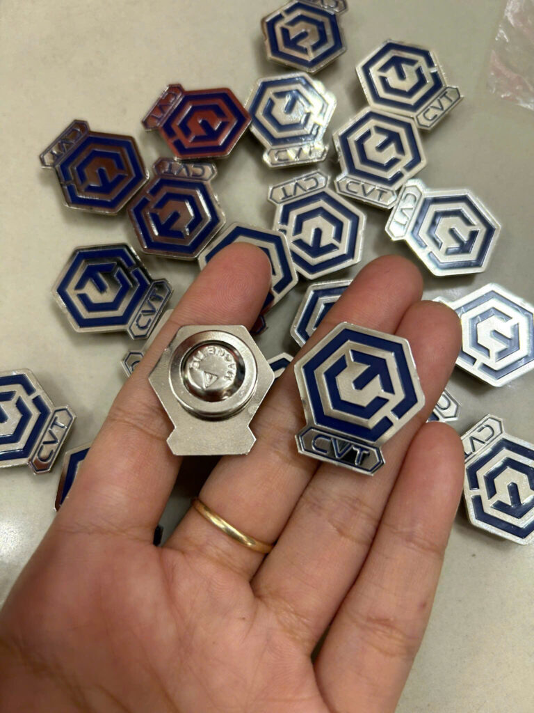 Logo Huy Hiệu Cài Áo Bằng Kim Loại