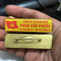 Huy hiệu kim loại phủ keo