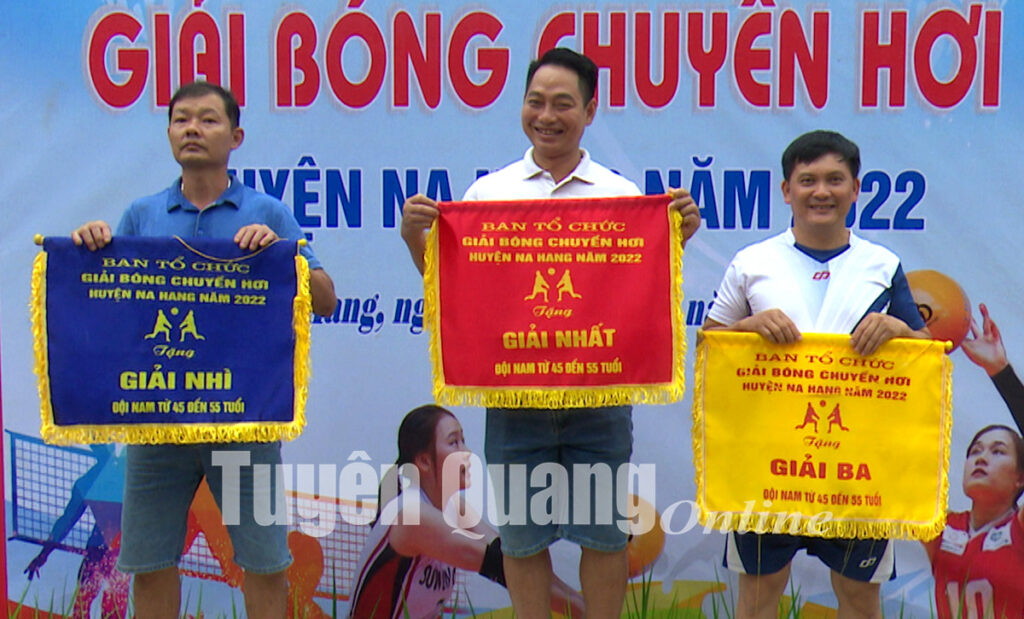 Trao thưởng giải bóng chuyền