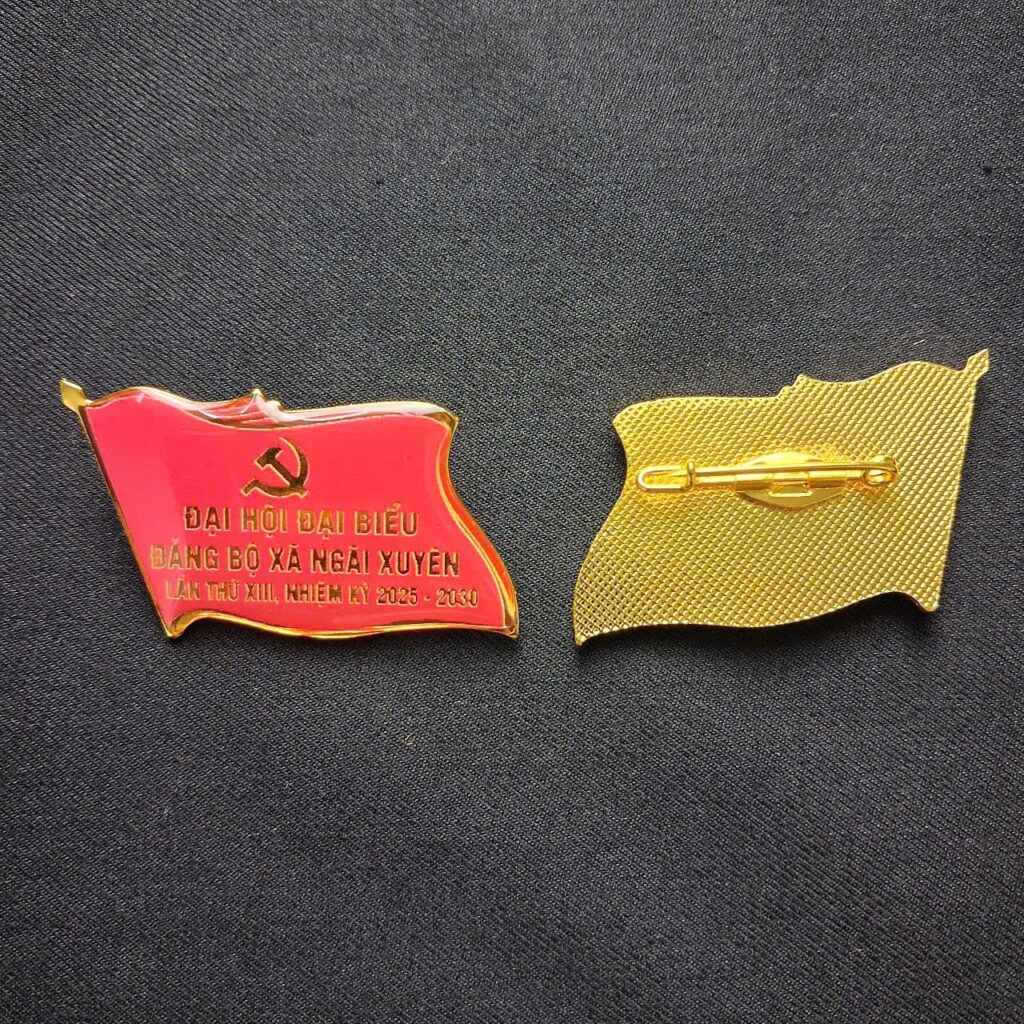 Huy hiệu kim loại ghim cài áo