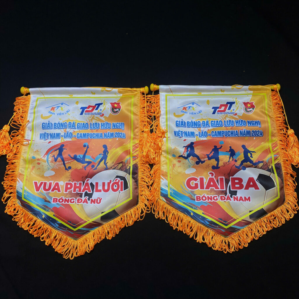 Làm cờ lưu niệm bóng đá