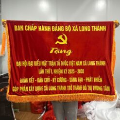 Bức trướng thêu vải nhung