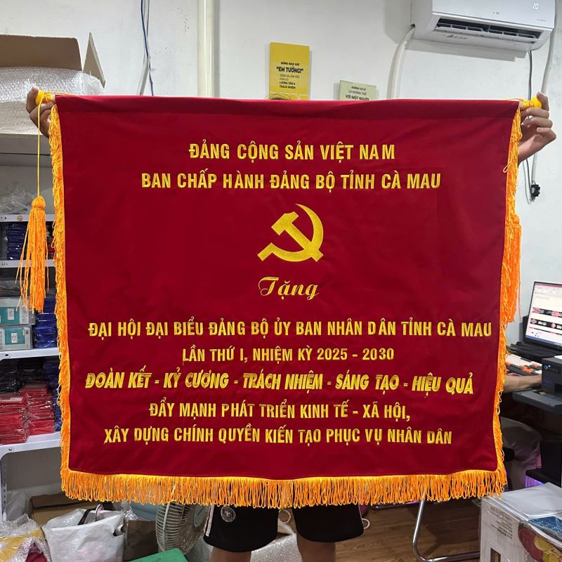 Bức trướng thêu theo yêu cầu