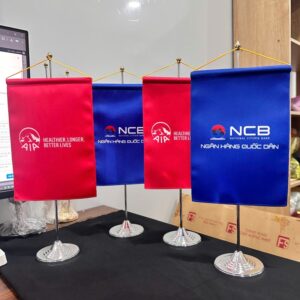Cờ để bàn doanh nghiệp