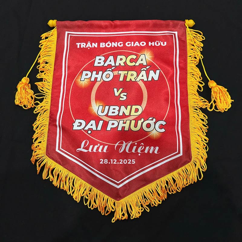 Cờ lưu niệm in giải giao hữu bóng đá theo yêu cầu`
