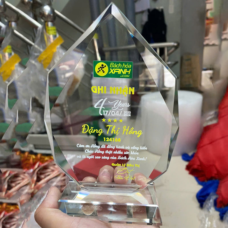 Kỷ niệm chương giá rẻ vinh danh cá nhân