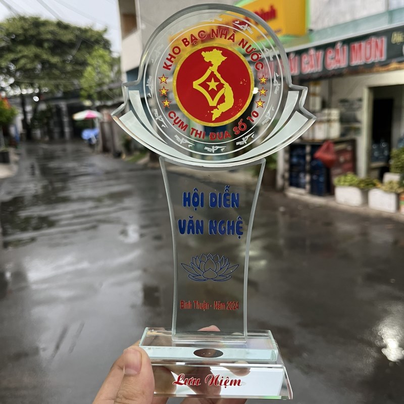 cup-luu-niem-hoi-thi-van-nghe