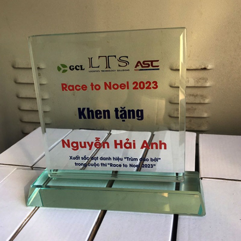 Kỷ niệm chương kiểu dáng hình vuông