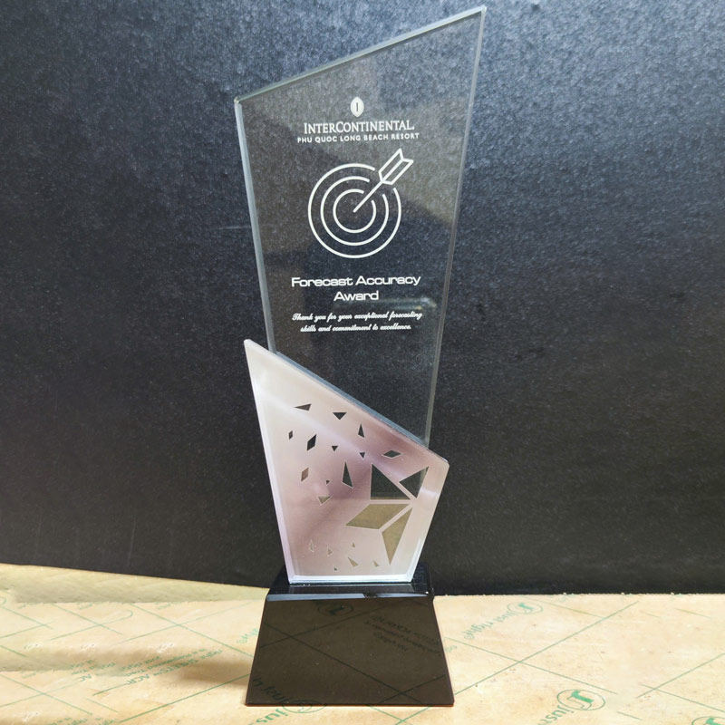 cup-vinh-danh-trao-giai