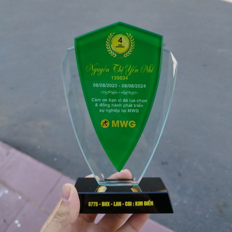 Cup kỷ niệm chương in nội dung theo yêu cầu