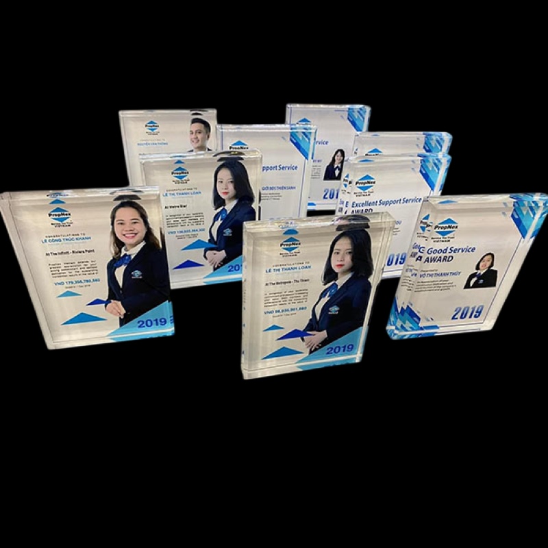 in-ky-niem-chuong-theo-yeu-cau in ảnh nhân viên