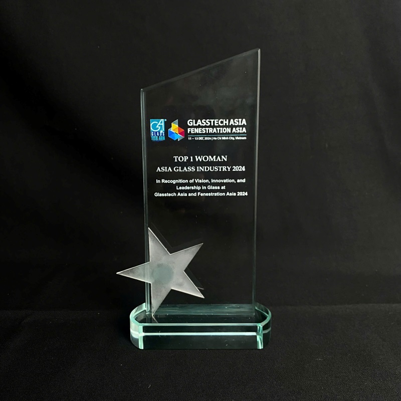 In kỷ niệm chương tuyên dương nhân viên