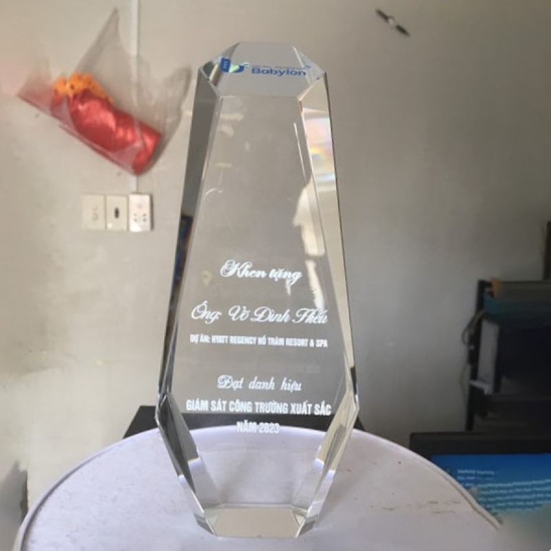 kỷ niệm chương pha lê khối