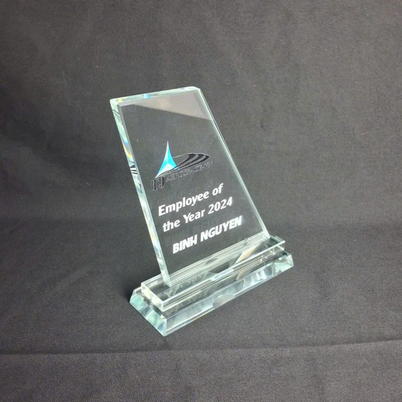 Mẫu cup thủy tinh lưu niệm cuối năm