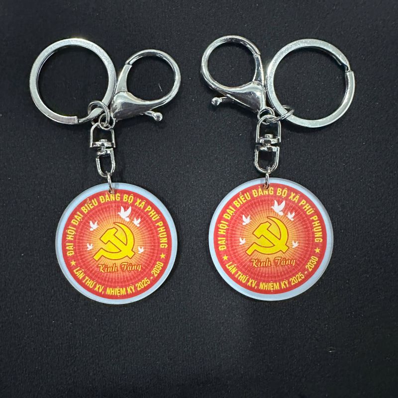 Móc khóa mica loại phổ biến ép mica 2 mặt