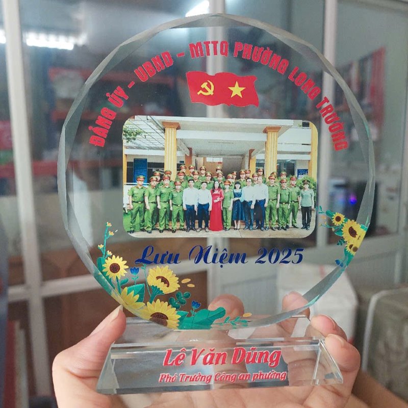 cup-luu-niem-vinh-danh-can-bo