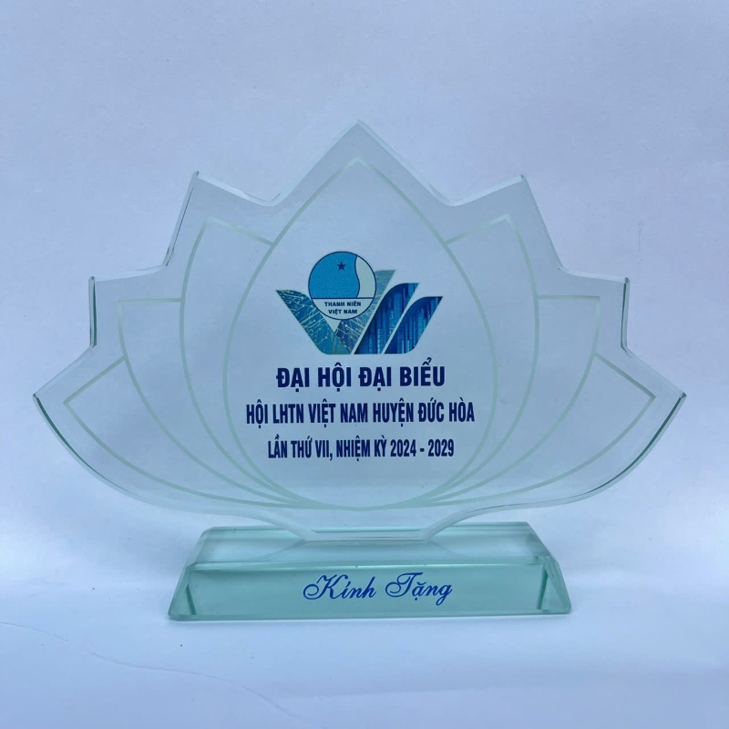 Cup thủy tinh hình bông sen