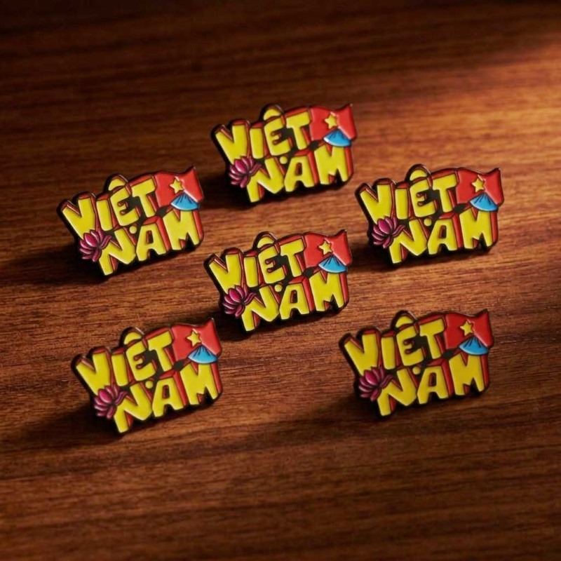 Làm huy hiệu kim loại