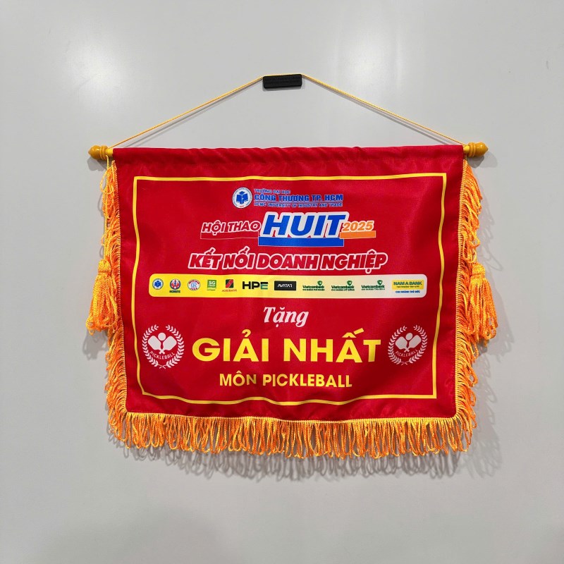 Cờ lưu niệm thể thao trường đại học học