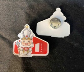 Huy hiệu mica cài áo bằng nam châm