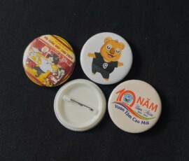 Huy hiệu nhựa tròn đa dạng hình ảnh Huy hiệu nhựa tròn đa dạng hình ảnh