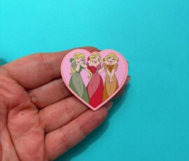 Huy hiệu mica hình trái tim