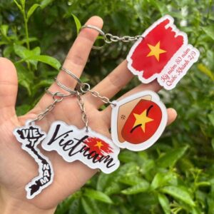 Ngoài làm dây đeo thì xưởng còn có sản xuất móc khóa