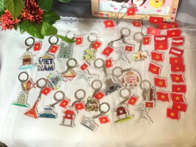Móc khóa và huy hiệu ghim cài chào mừng ngày 30/4 Móc khóa và huy hiệu ghim cài chào mừng ngày 30/4